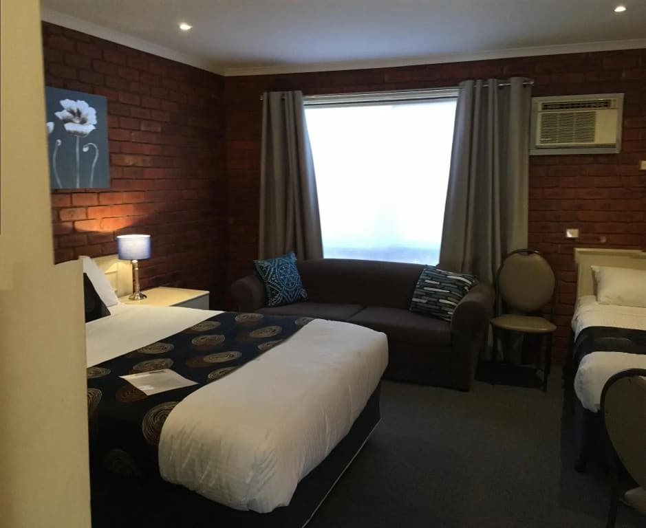 Melton Motor Inn & Apartments - photo 5