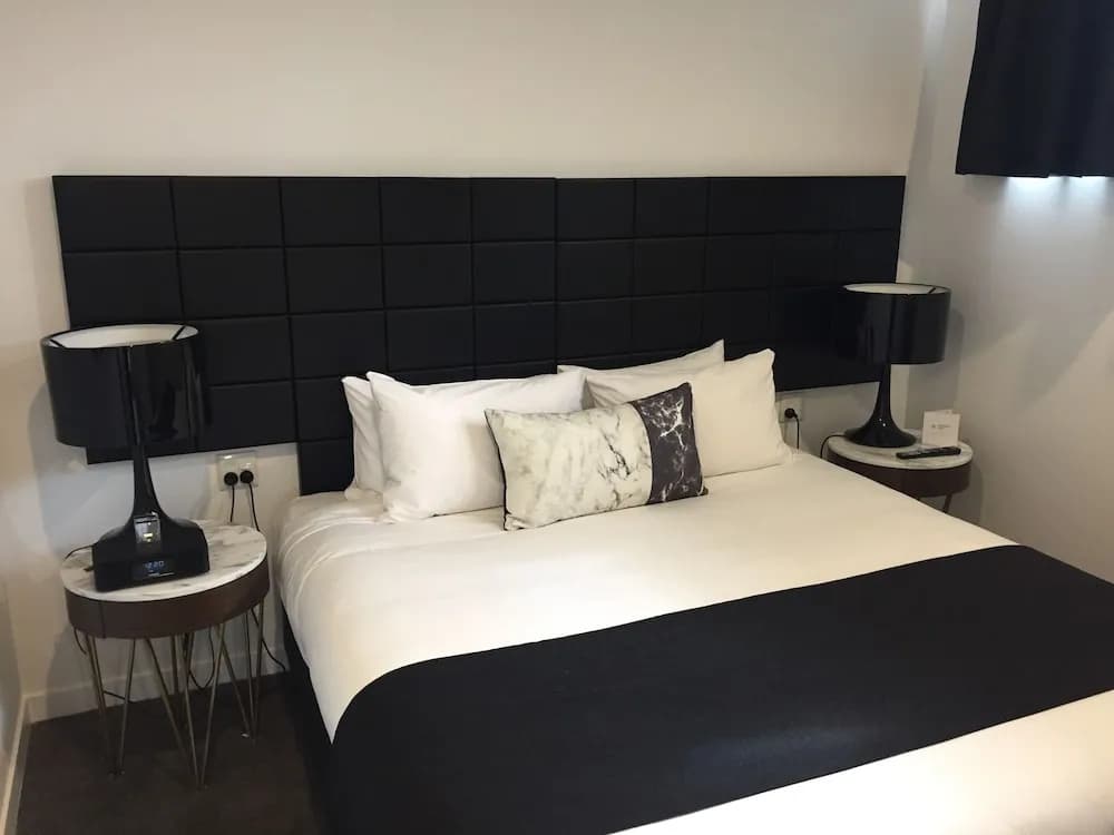 Top Level Large One Bedroom Apartment - photo 2