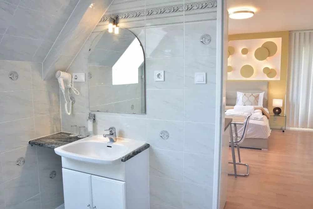 Hillside Premium Apartments - photo 9