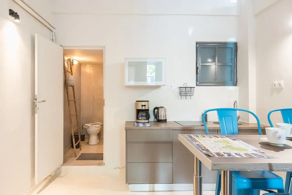 Stylish and Spacious Koukaki Apartment by Cloudkeys - photo 2