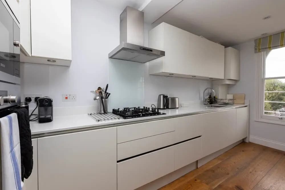 Spacious 3 Bedroom in Notting Hill With Balcony - photo 20