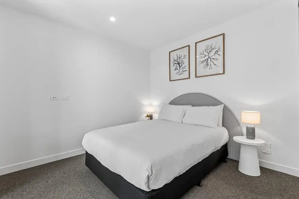 Elegant 1-bed by Shops With Rooftop Swimming Pool - photo 3