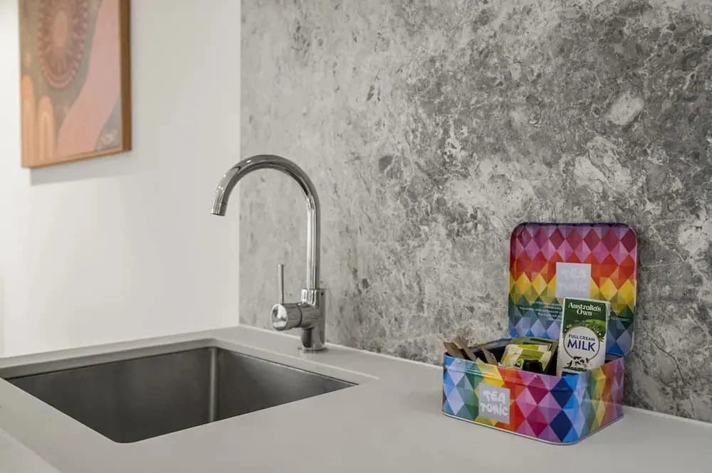Chic 1-bed South Melbourne Unit With Pool & Gym - photo 5