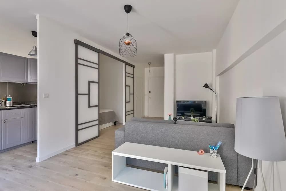 Charming 2 Room Apartment With Balcony - Paris 8ème - photo 4