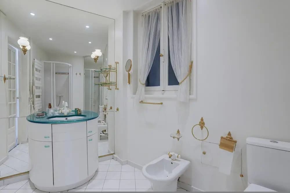 Passy Glow 2BR Home in the 16th Arrondissement - photo 8