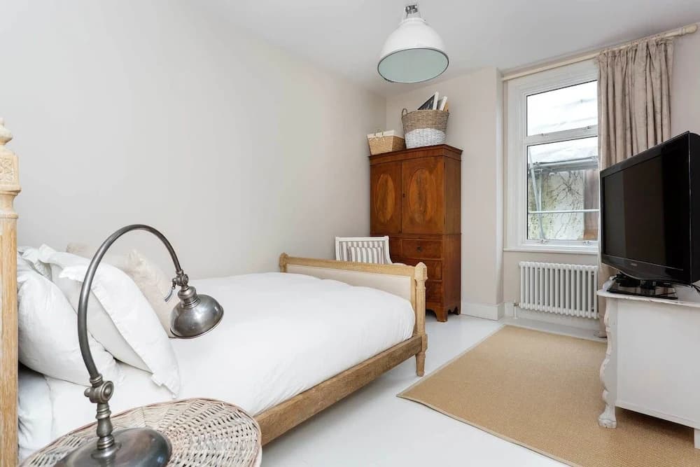 Chic Interiors near Streatham Common - photo 4