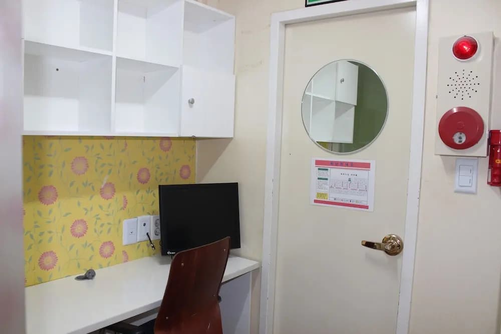 Merdiang Livingtel Single Room - photo 13
