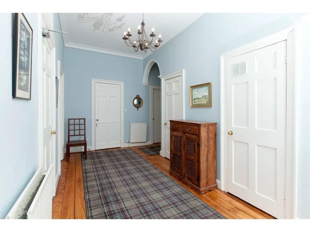 Spacious, Elegant 4BR New Town Flat For 9 - photo 11