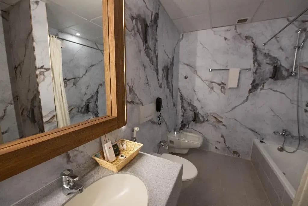 Ramee Guestline Hotel Qurum - photo 9