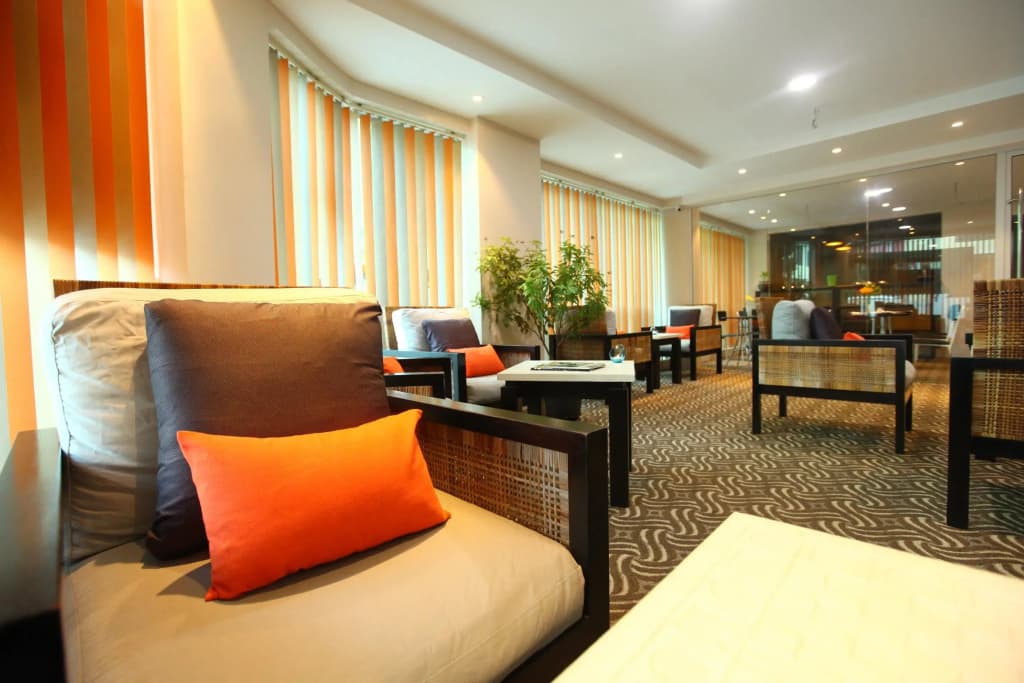 The Beehive Hotel - photo 6