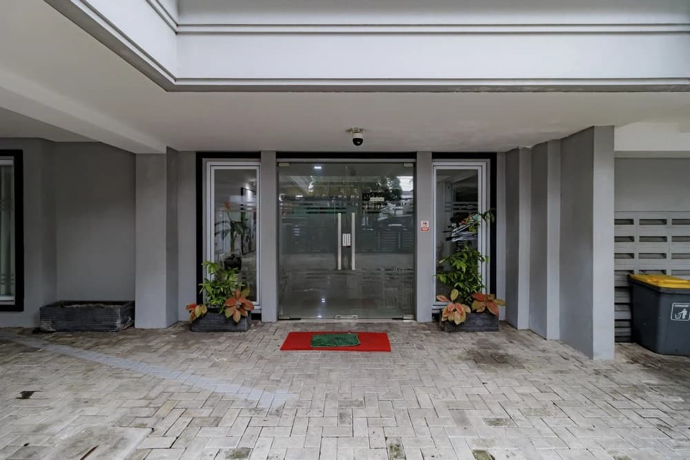RedDoorz near Jakarta International Velodrome - photo 13