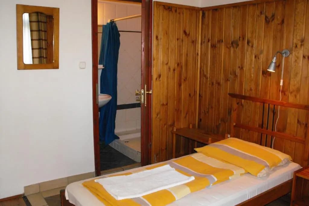 Hungaria Guesthouse - photo 2