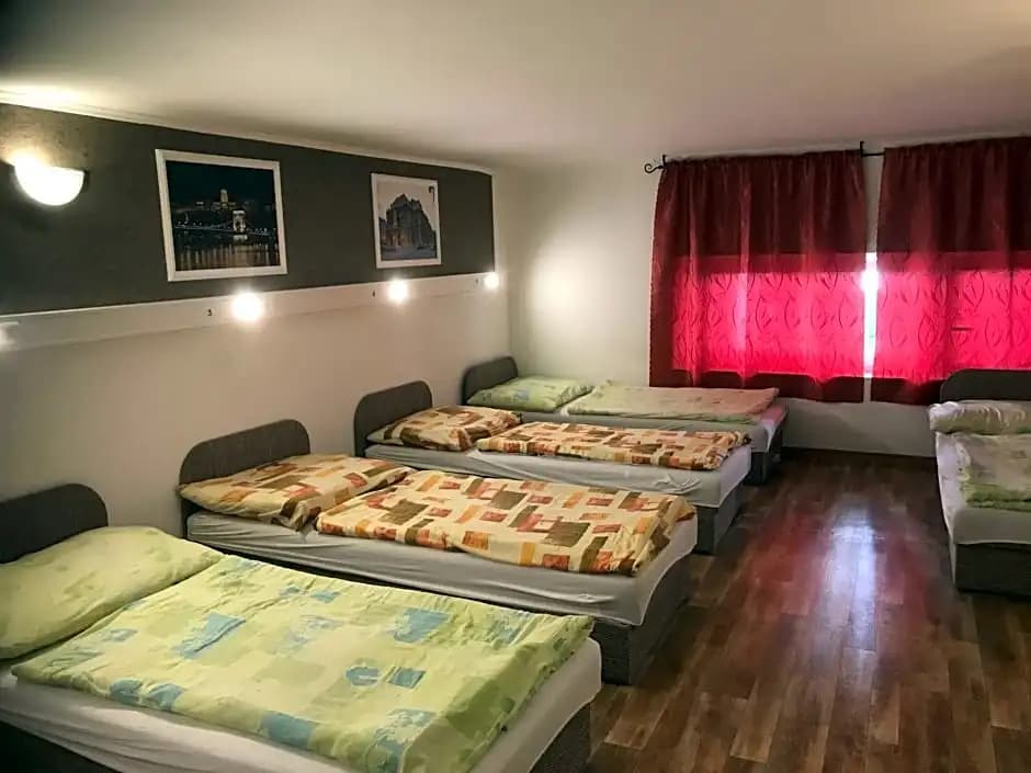 Opera Hostel Budapest - photo 4