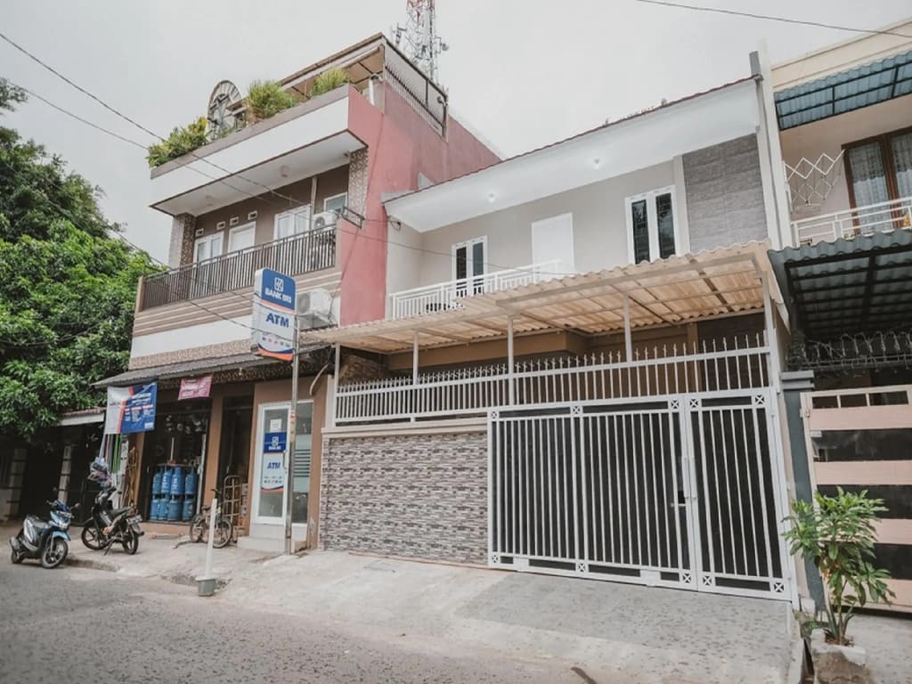 RedDoorz Syariah near Siloam Hospital Kebon Jeruk - main photo
