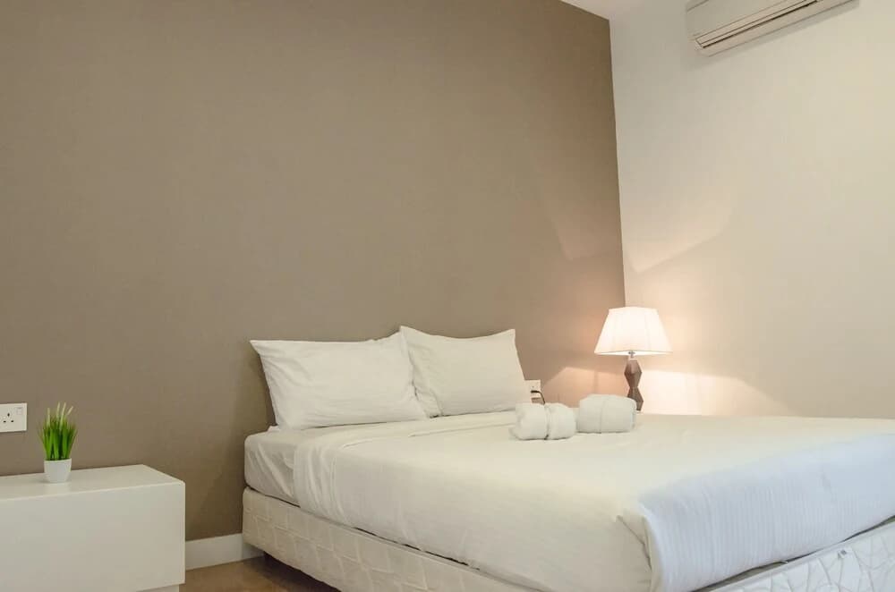 Platinum Suite @ Penguin Homes - photo 1