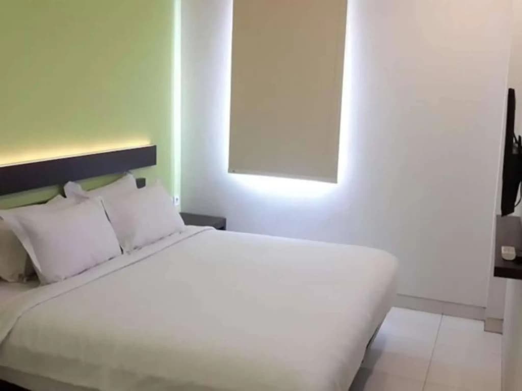 V Hotel Tebet - photo 1