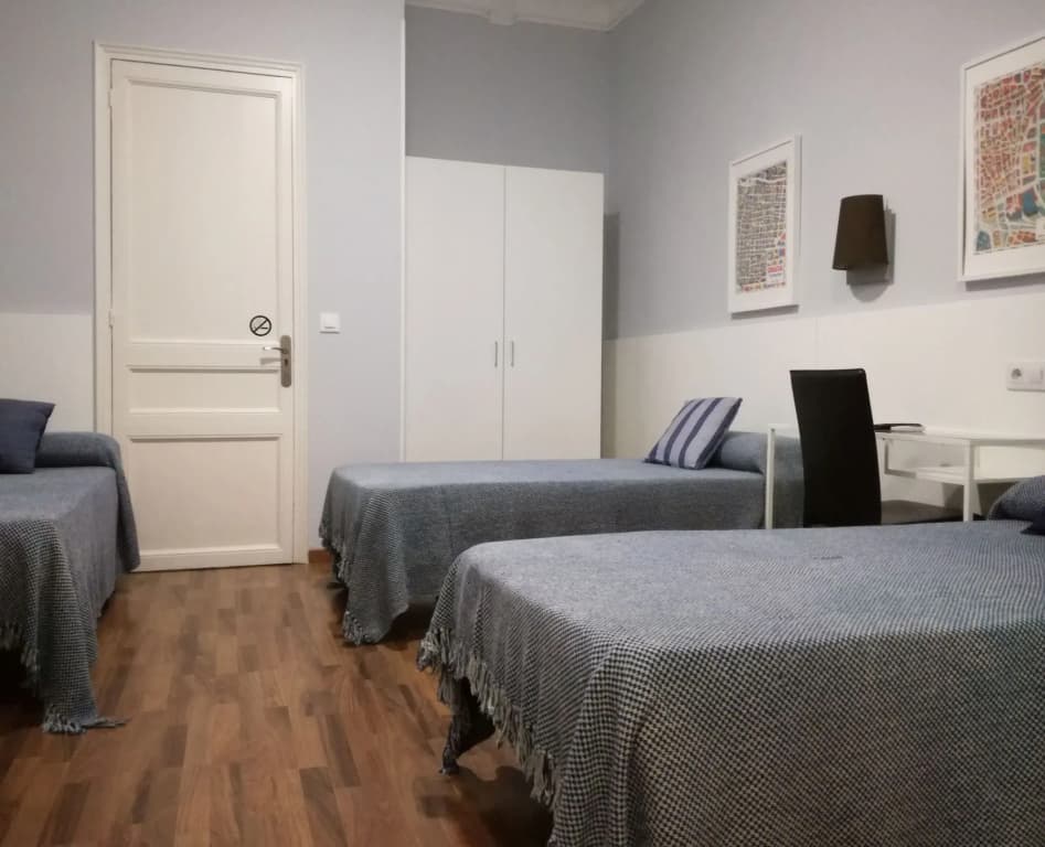 Hostal Lesseps - photo 4