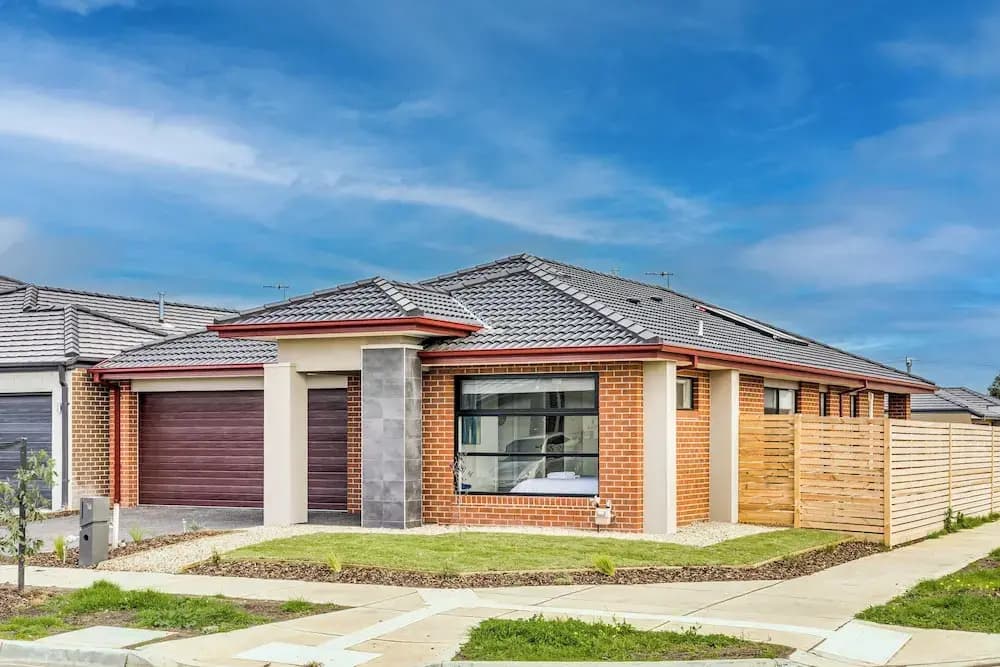 StayAU Charming 4BR Retreat Wyndham Vale - photo 1