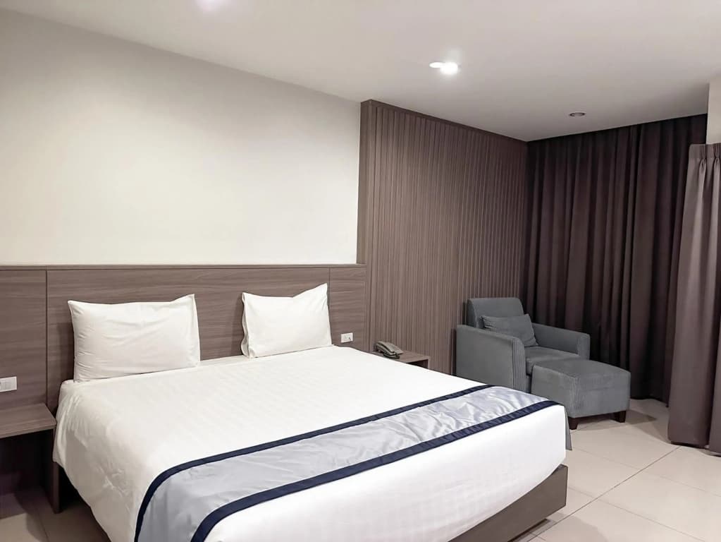 Crystal Suites Suvarnabhumi Airport - photo 2