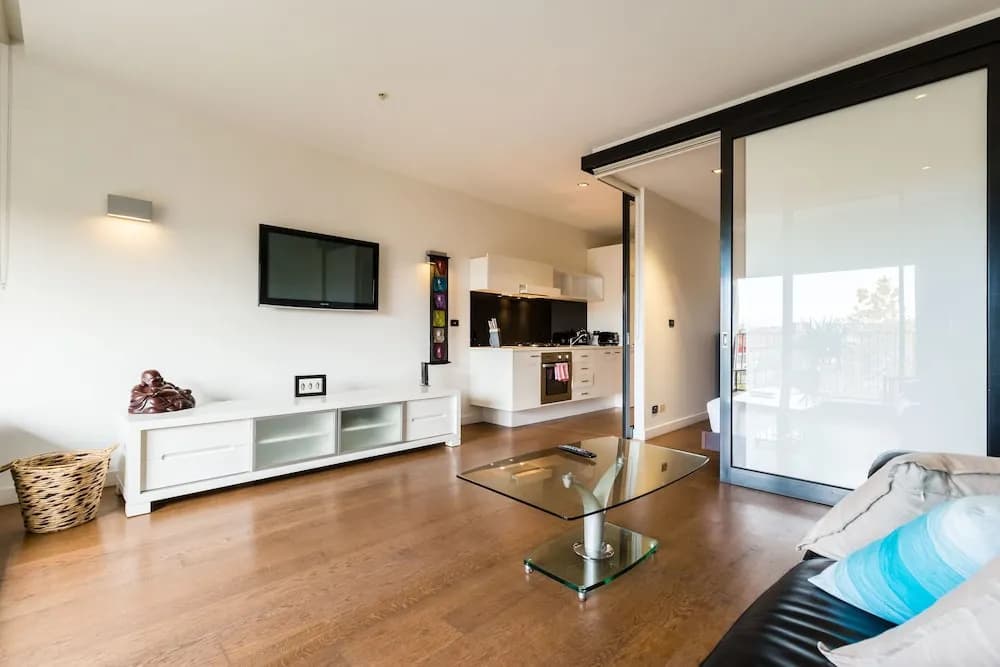 Cleo, 1BDR St Kilda Apartment - photo 5