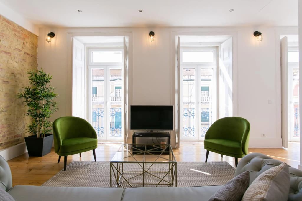 JOIVY Gorgeous 3BR home w/balcony nearby Time Out Market - photo 4