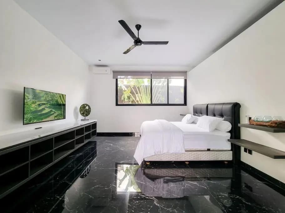 BRAND NEW Luxurious 5 Bedroom Villa with Exotic View - photo 4