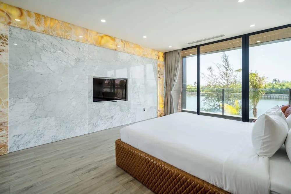 Deluxe Riverfront Pool Villas Danang - photo 4