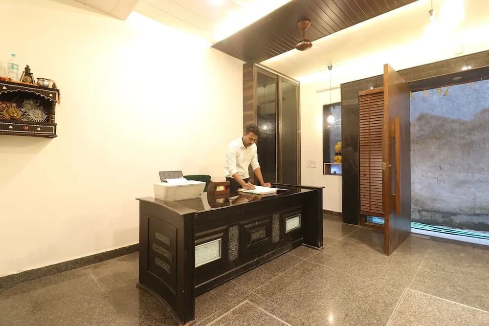 OYO 48708 Om Palace - photo 13
