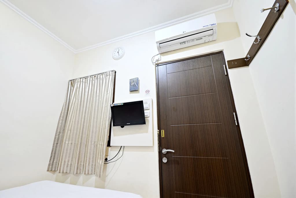 ZEN Rooms Cideng Barat - photo 6