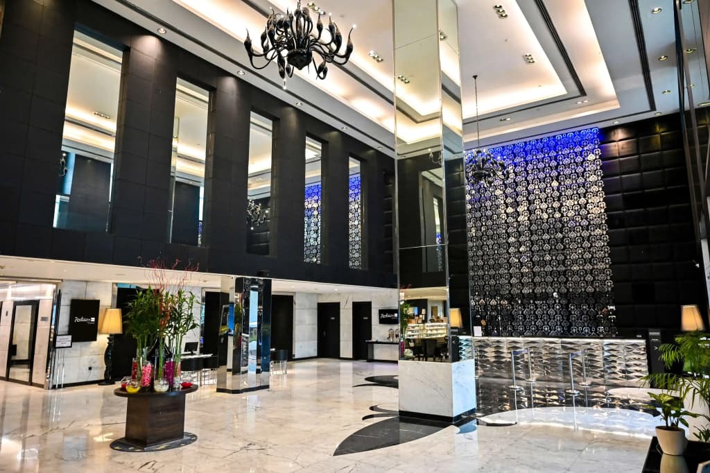 Radisson Blu Hotel New Delhi Paschim Vihar - photo 2