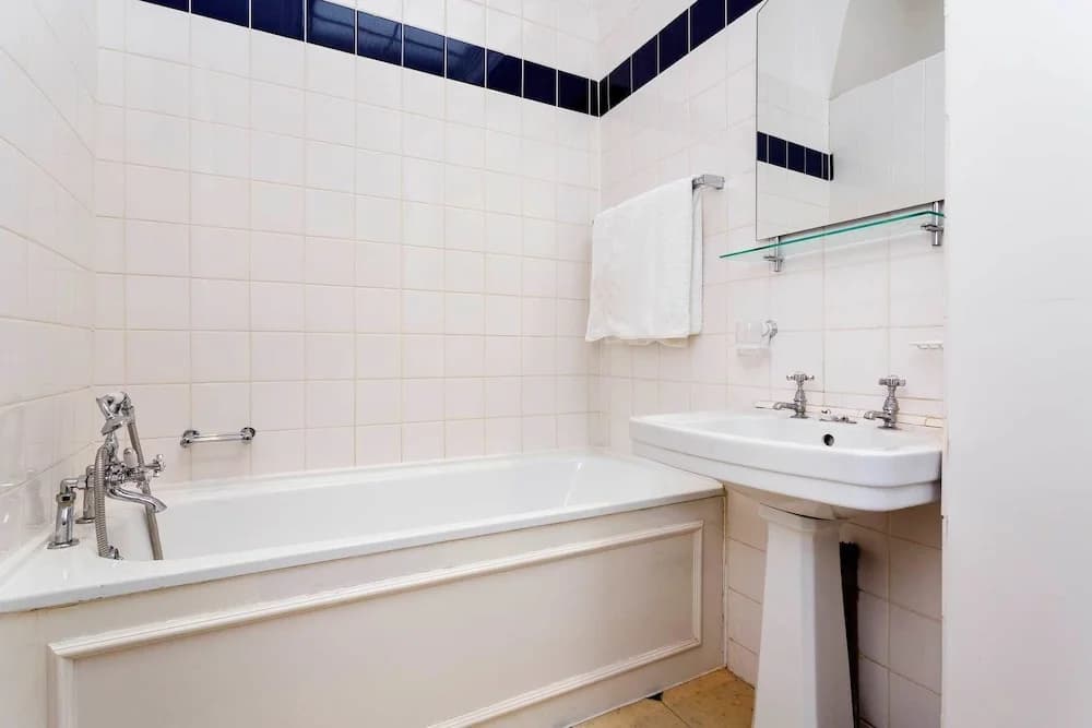 Queen's Gardens Flat - photo 7
