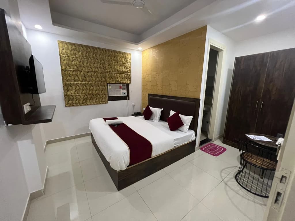 Ssd Plaza Hotel - photo 10