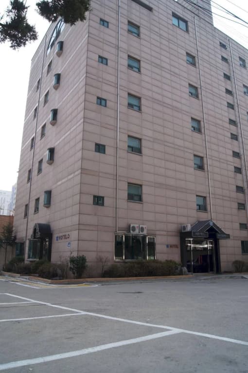 Gogoong Hotel - photo 1