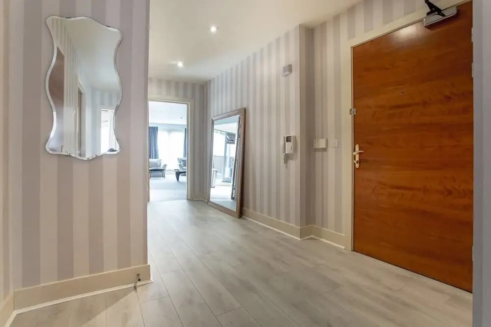 Stylish 2bed Apt With Free Parking/elevator - photo 1