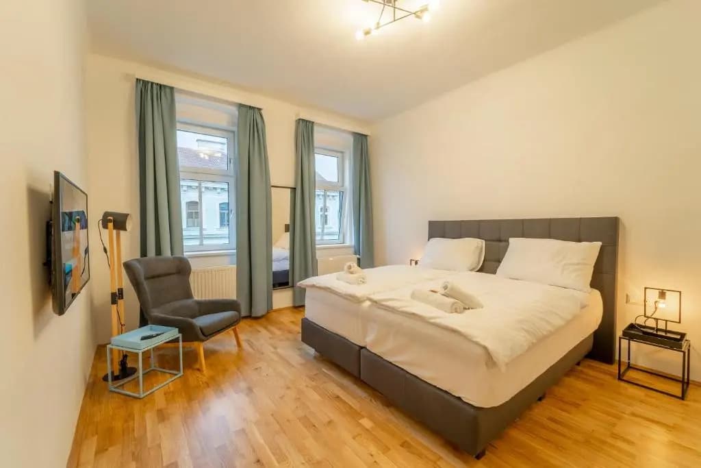 Generous Apartment next to the VIC/UNO - photo 10