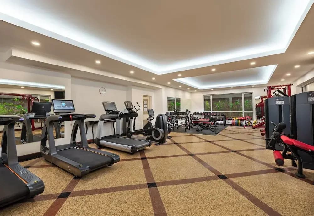 Elegant Suites Central - photo 12