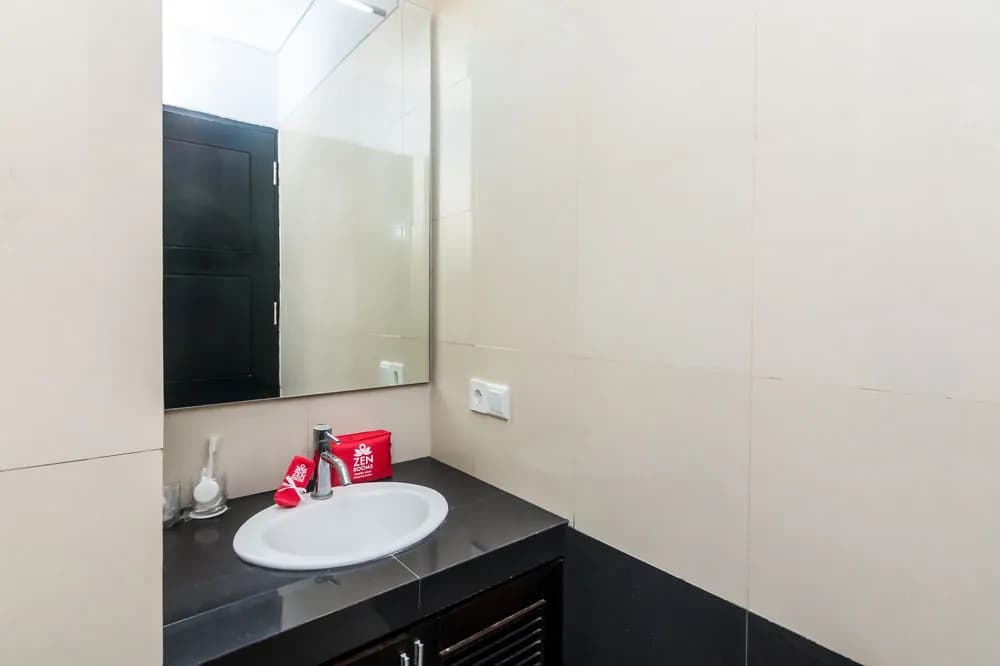 ZEN Rooms Tuban Puri Grenceng - photo 9