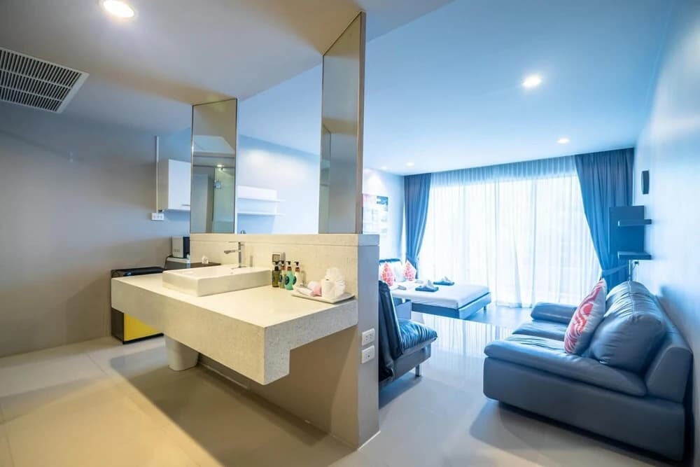 Spacious Studio in Karon With Direct Pool Access - photo 3
