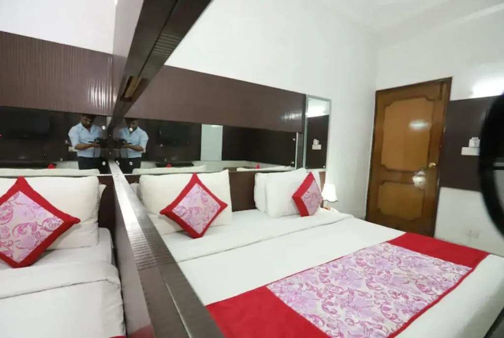 Hotel Shiv Shankara - photo 16
