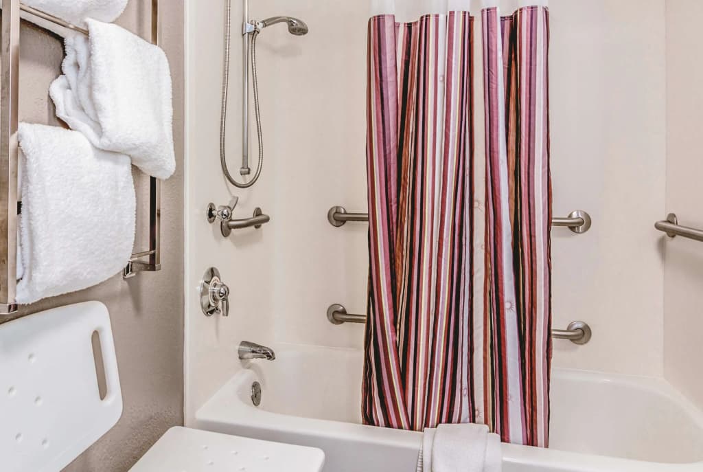La Quinta Inn & Suites by Wyndham Las Vegas Summerlin Tech - photo 7