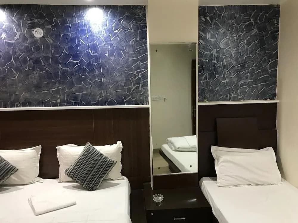 Hotel Udhav Palace - photo 4