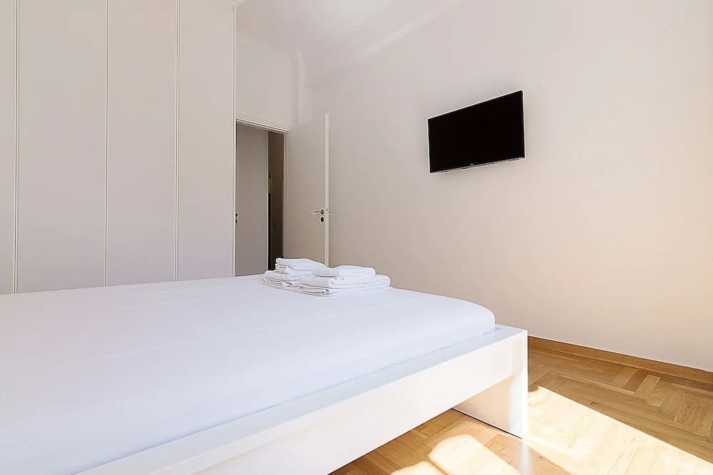 Spacious two bedroom apartment in Central location - photo 5