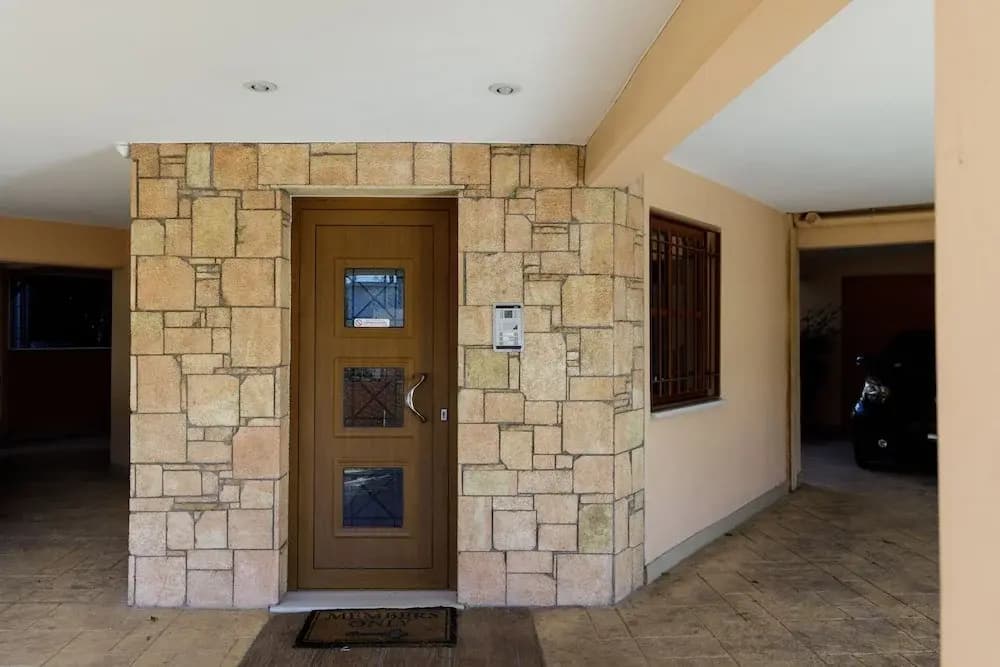 Upstreet Convenient 2bd Apartment - photo 15