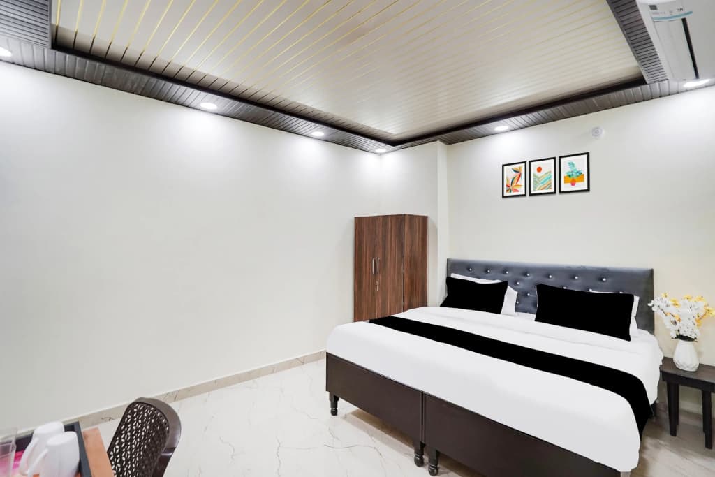 Collection O Nirman Vihar - photo 22