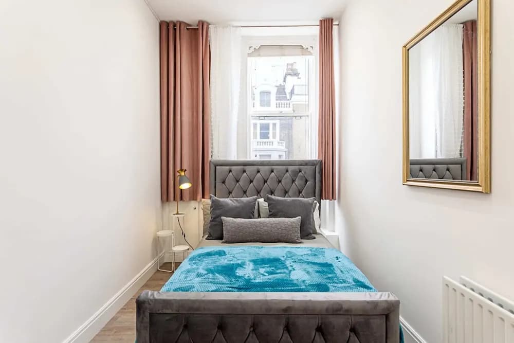 Charming Chelsea Flat - photo 5