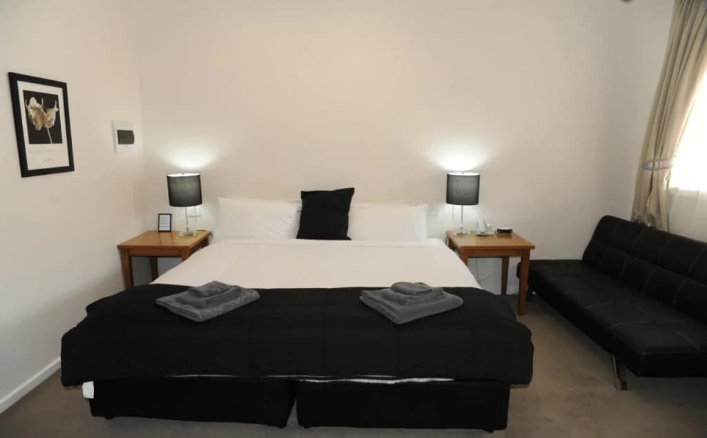 Norwood House Motel & Reception Centre - photo 9