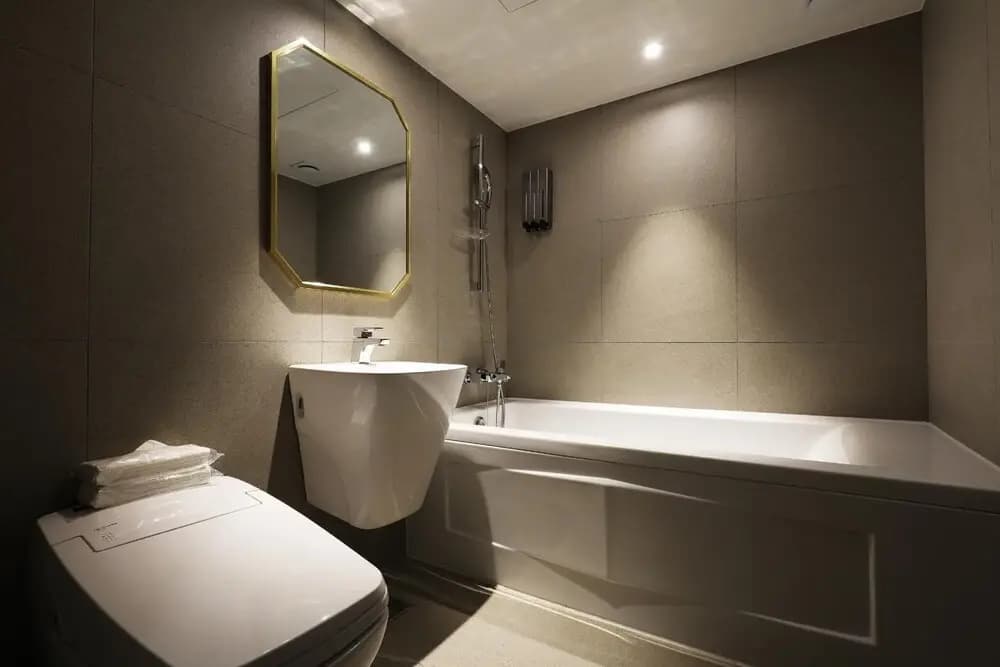 The Gray Hotel - photo 9