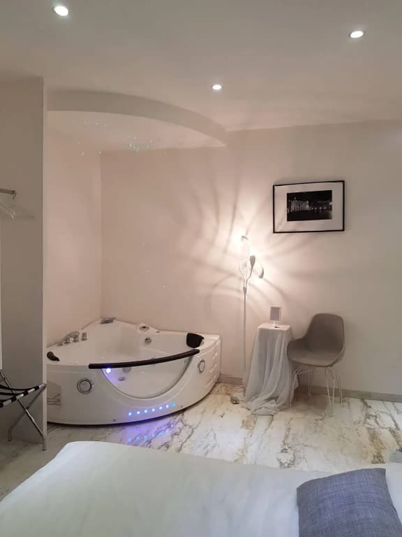 Chain Vatican Suites - photo 1