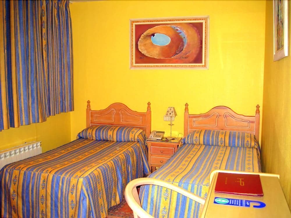 Hostal Plaza Dort - photo 7