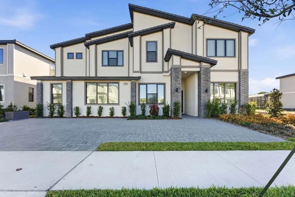 Paradiso's Luxurious New Home w 15 Ensuites - photo 1